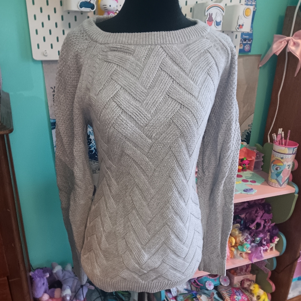 Sonoma Women's Light Gray Cable Knit Sweater